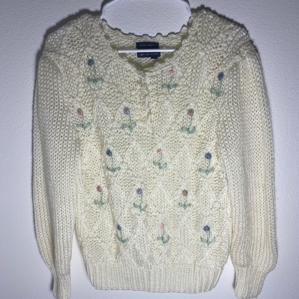 Hand Knit Lady Van Heusen sweater size M white/cream excellent condition